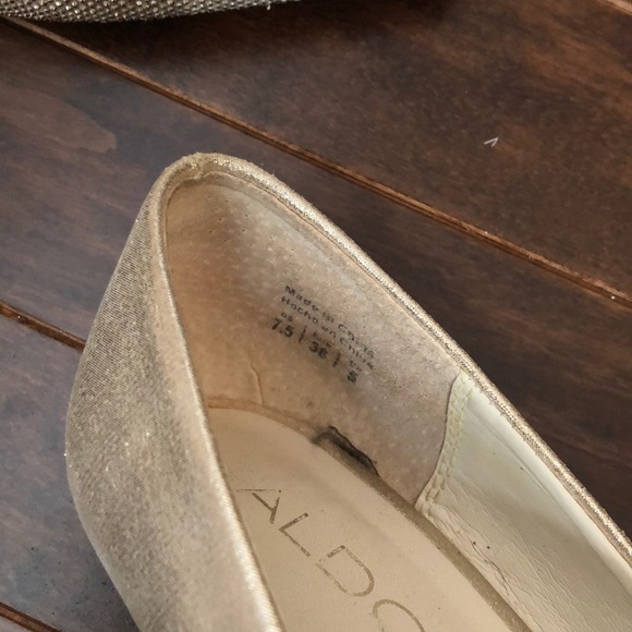 Aldo Gold Shinny Heels - Picture 5 of 5